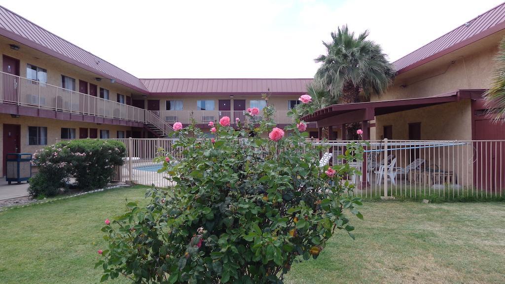 Knights Inn Phoenix At N Black Canyon Hwy Exterior photo